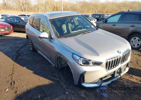 2023 BMW X1 xDrive28I z USA, uszkodzony, nr VIN WBX73EF04P5X07161
